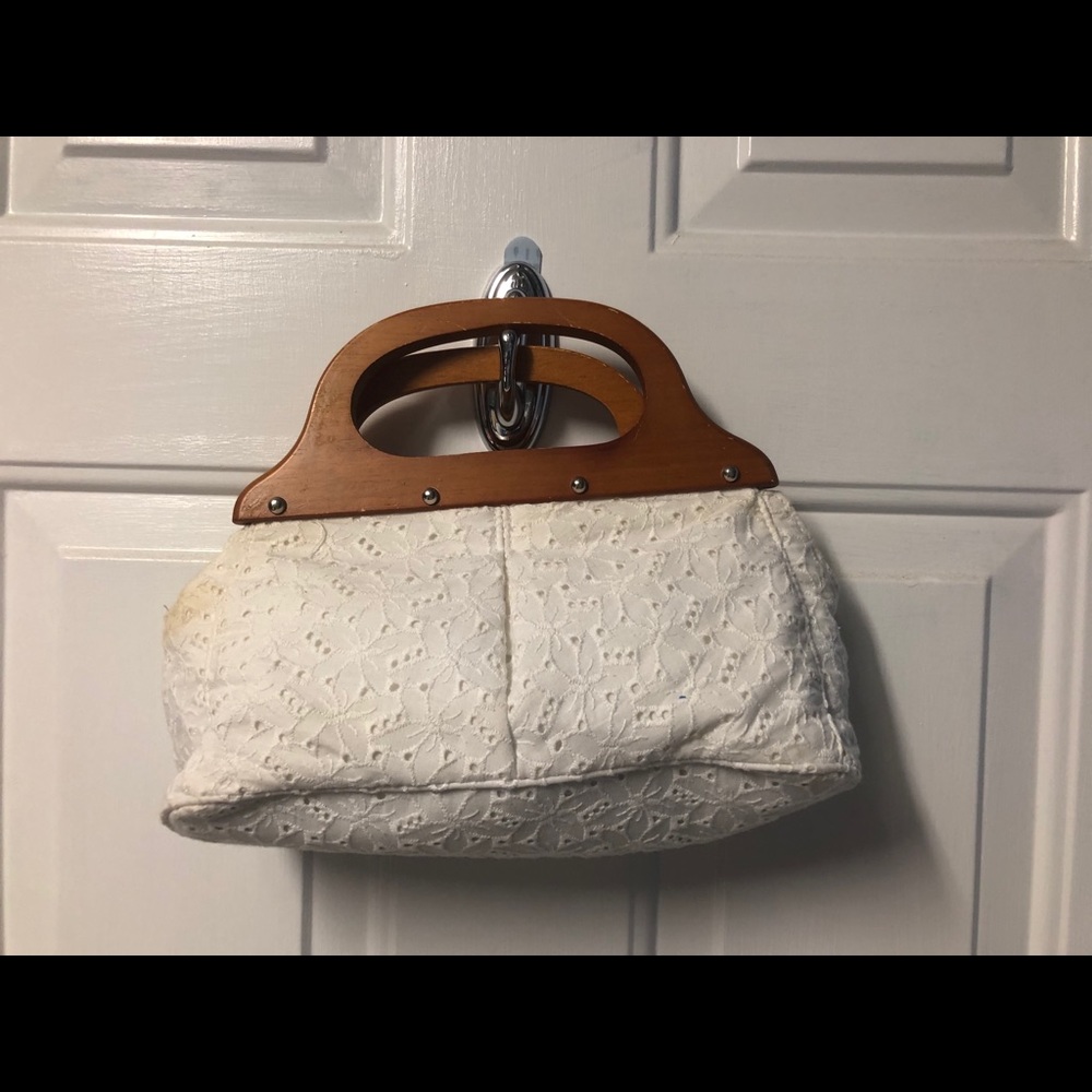 Vintage White Eyelet Wood Handle Hand Bag